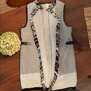 Chico’s long vest!  😱😍